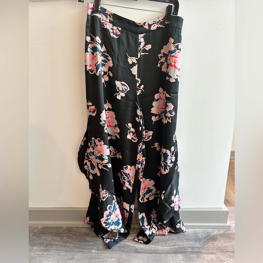 Elevenses wide leg, flowy pants. Silky fabric with floral pattern. Size 4.